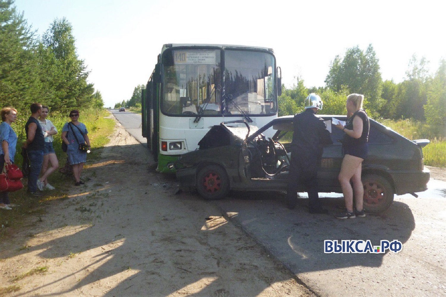 Лада» врезалась в автобус в Досчатом